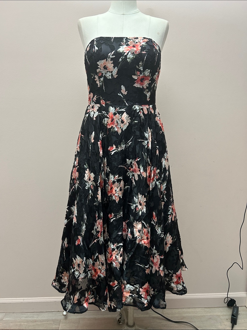 Romantic strapless floral midi fit and flare retro VTG style pinup dress 4